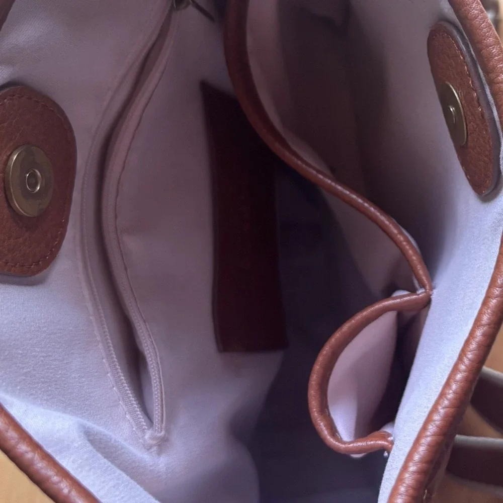 Crossbody Bag Womens Medium Cognac Brown Whipstitch Detail GREAT CONDITION